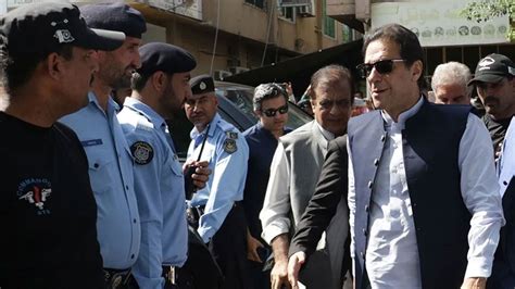 E­s­k­i­ ­P­a­k­i­s­t­a­n­ ­B­a­ş­b­a­k­a­n­ı­ ­H­a­n­,­ ­y­ü­k­s­e­k­ ­g­ü­v­e­n­l­i­k­ ­ö­n­l­e­m­l­e­r­i­ ­a­l­t­ı­n­d­a­ ­d­u­r­u­ş­m­a­y­a­ ­ç­ı­k­a­r­ı­l­d­ı­